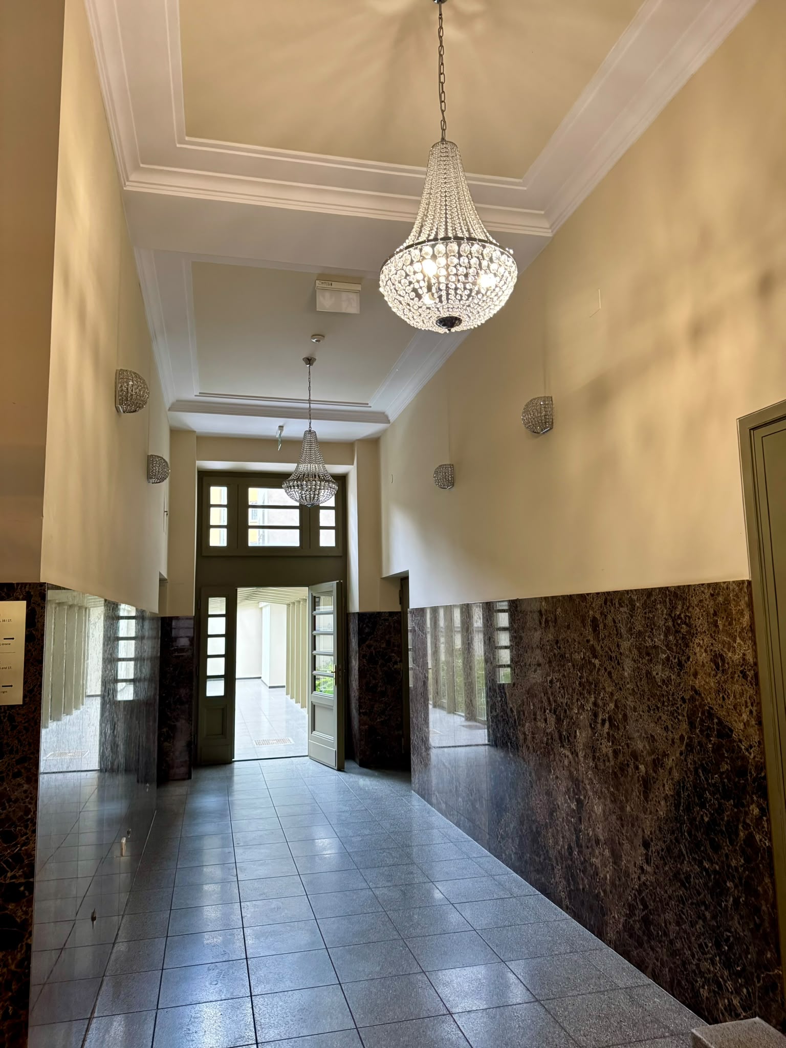 Entrance hall at the KMM.LEGAL Kraków office