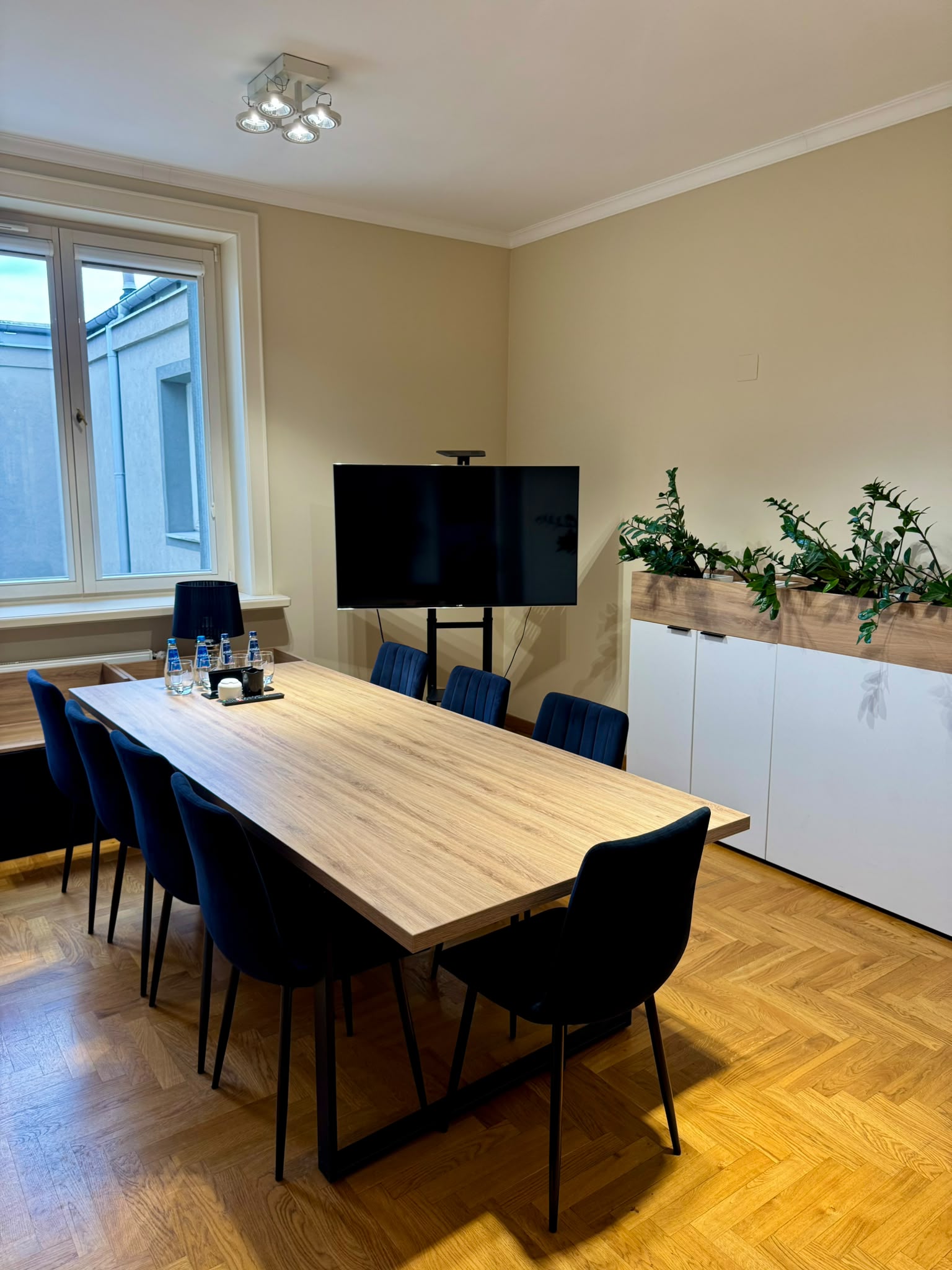 Meeting room — interior view at the KMM.LEGAL Kraków office